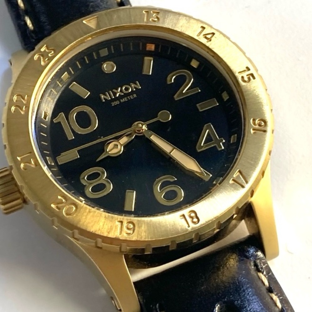 Nixon The 38-20, Refined, gold tones with black dial and strap, new battery - Picture 2 of 11